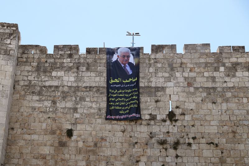 &copy; Reuters. FILE PHOTO: Palestinian President Mahmoud Abbas is depicted on a banner hung on the surrounding walls of Jerusalem&apos;s Old City