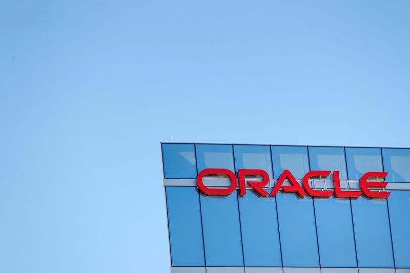 © Reuters. FILE PHOTO - An exterior view of the Oracle Field Office