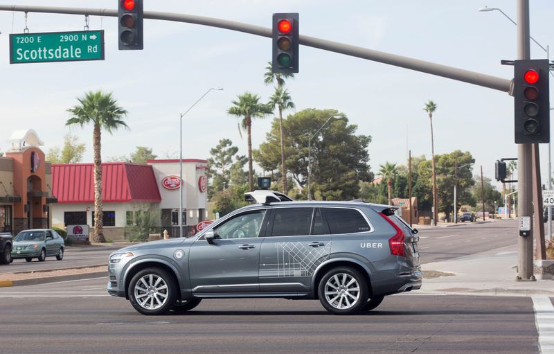 © Reuters. FILE PHOTO: A self driving Volvo vehicle, purchased by Uber, moves through an intersection in Scottsdale, Arizona,
