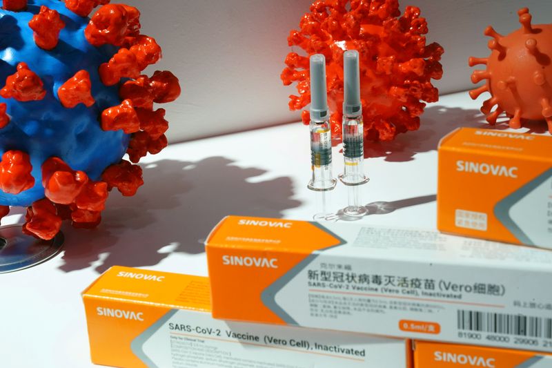 &copy; Reuters. FILE PHOTO: Booth displaying coronavirus vaccine candidate from Sinovac Biotech Ltd in Beijing