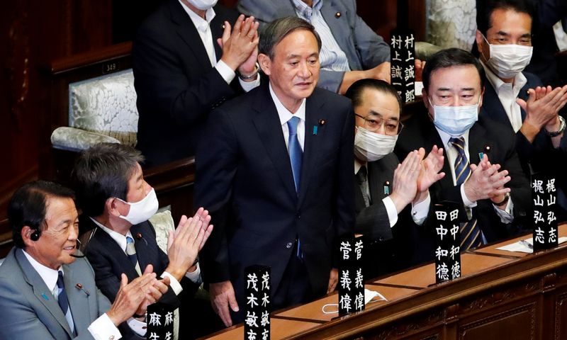 © Reuters. Parliamentary session to inaugurate Yoshihide Suga, who won the Liberal Democratic Party presidential election as prime minister, in Tokyo