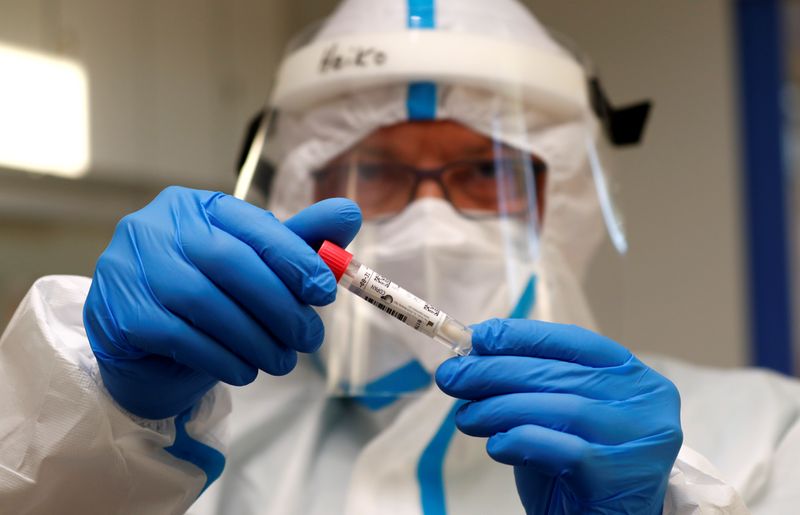 © Reuters. Тестирование на коронавирус в Берлине