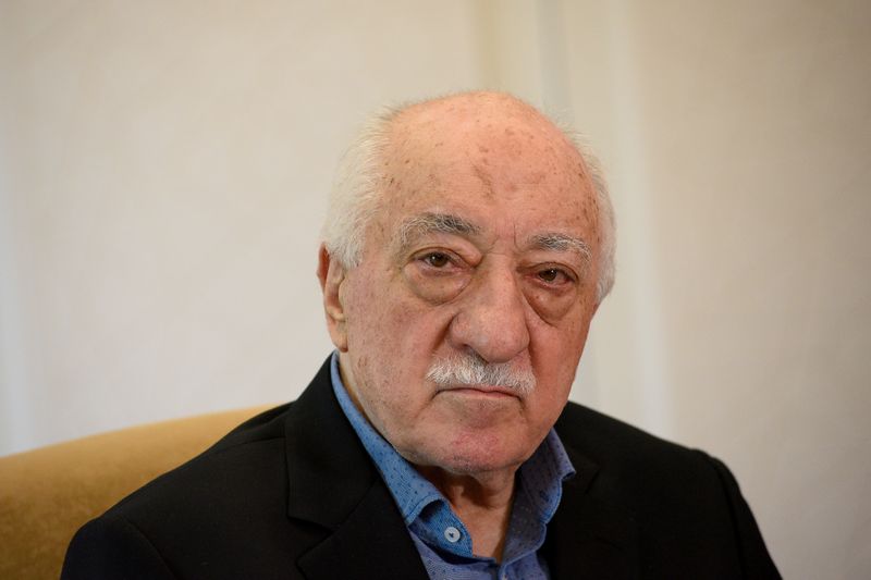 &copy; Reuters. FILE PHOTO: U.S.-based Turkish cleric Fethullah Gulen at his home in Saylorsburg, Pennsylvania