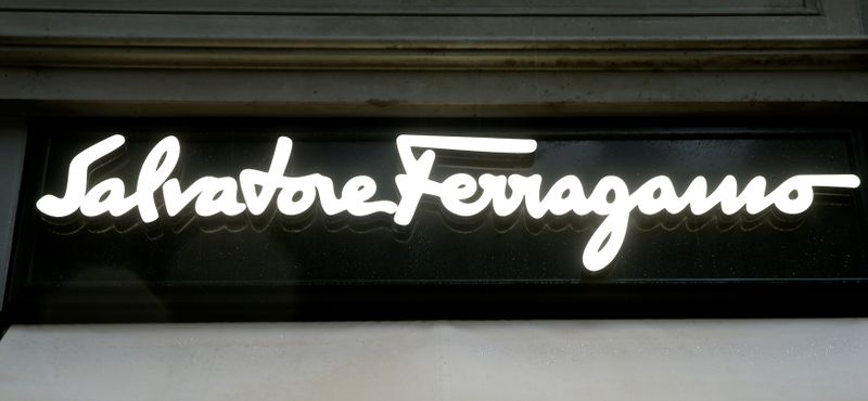 &copy; Reuters. Logo di Salvatore Ferragamo in un negozio a Zurigo