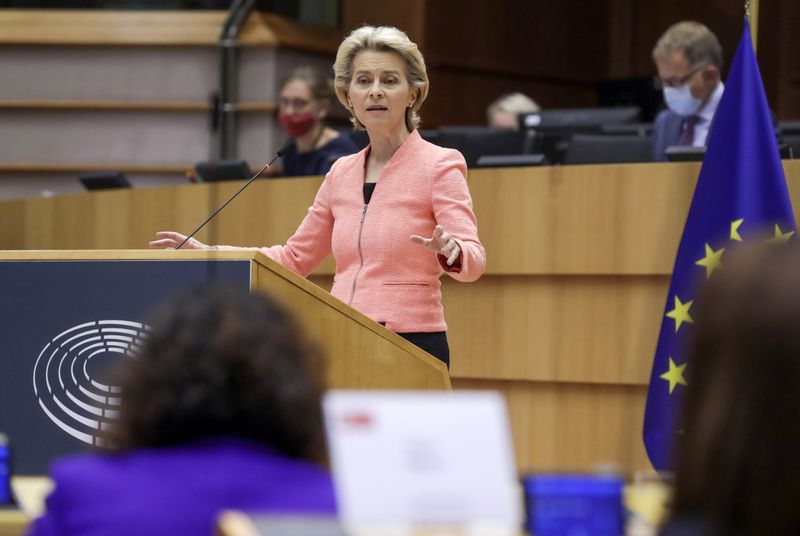 &copy; Reuters. La presidenta de la Comisión Europea, Ursula von der Leyen, durante una sesión plenaria del Parlamento Europeo en Bruselas, Bélgica, el 16 de septiembre de 2020