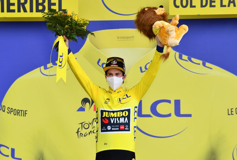 © Reuters. روجليتش يشدد قبضته على صدارة سباق فرنسا للدراجات بعد مرحلة جبلية صعبة