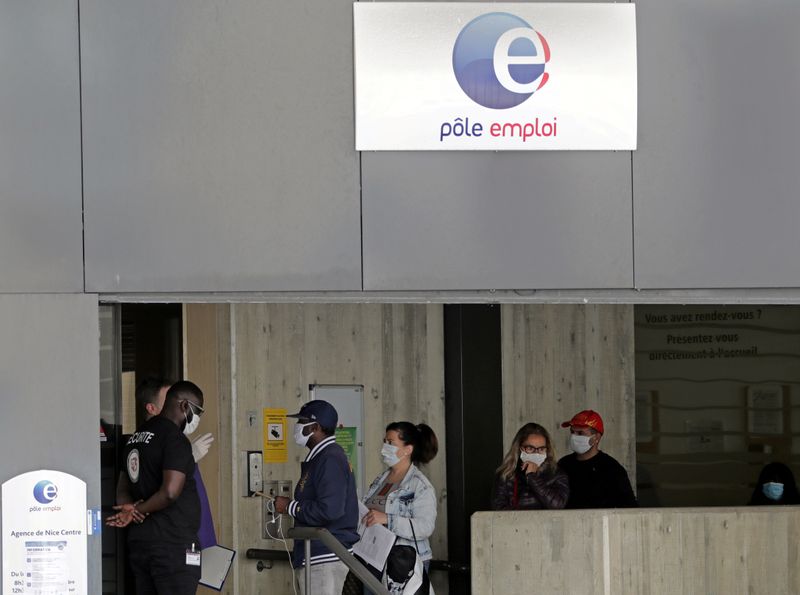 &copy; Reuters. Job seekers, wearing protective face masks, visit a National Agency for Employment office in Nice
