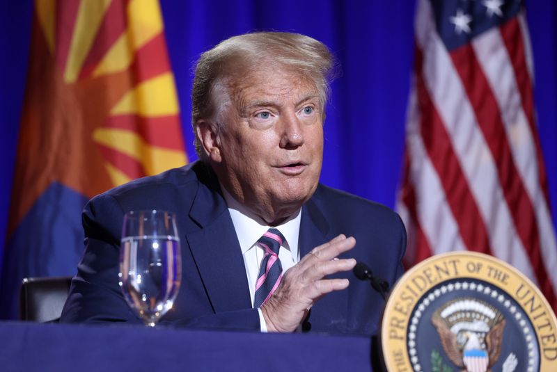 &copy; Reuters. FILE PHOTO: U.S. President Donald Trump in Phoenix