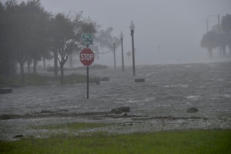 © Reuters. FILE PHOTO: Flooding due to Hurricane Sally is seen in Pensacola