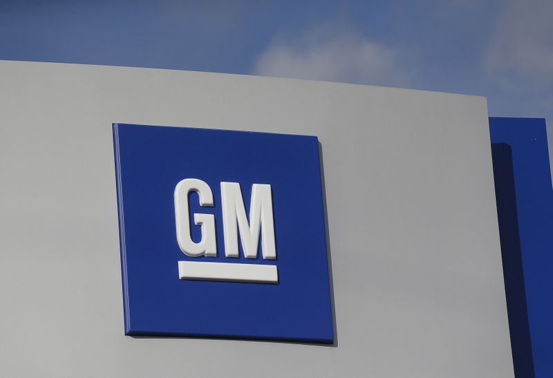 © Reuters. FILE PHOTO: The GM logo is seen at the General Motors Warren Transmission Operations Plant in Warren, Michigan