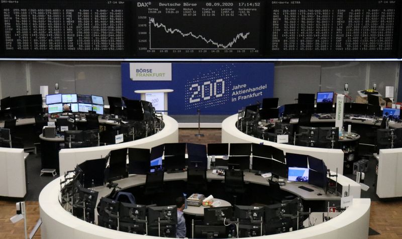 © Reuters. The German share price index DAX graph at the stock exchange in Frankfurt