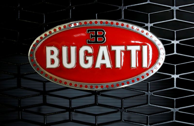 &copy; Reuters. The Bugatti logo is seen on a Bugatti Chiron sports car in Molsheim