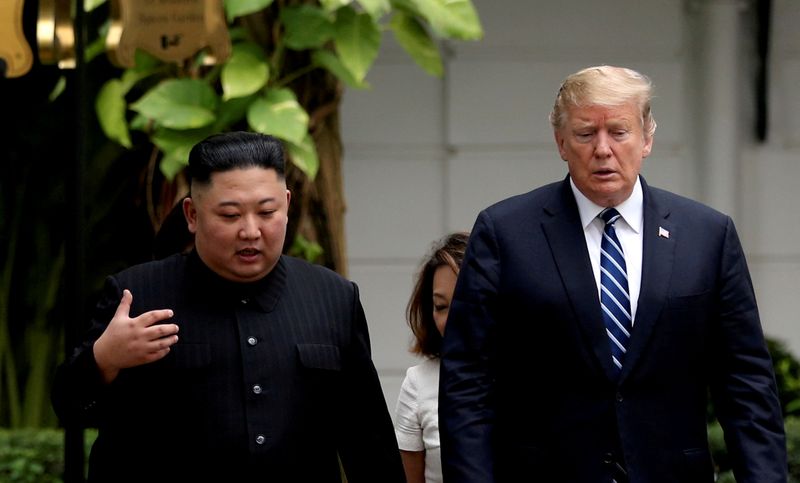 © Reuters. FILE PHOTO: FILE PHOTO: FILE PHOTO: North Korea's leader Kim Jong Un and U.S. President Donald Trump talk in the garden of the Metropole hotel during the second North Korea-U.S. summit in Hanoi