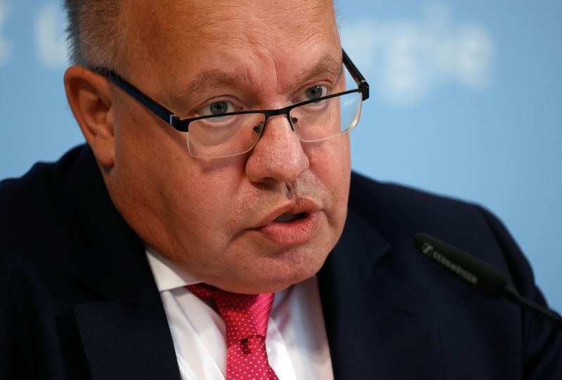 &copy; Reuters. German Economy Minister Peter Altmaier attends a news conference in Berlin