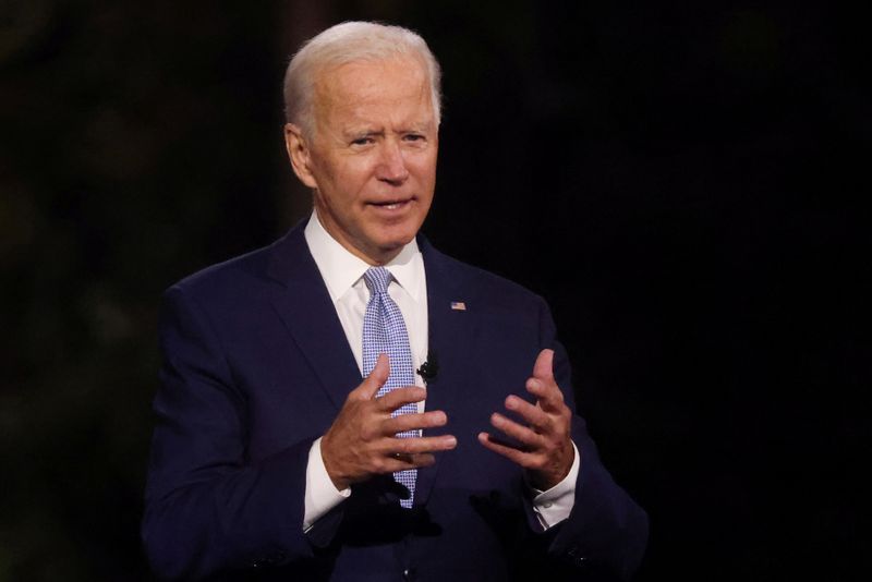 &copy; Reuters. Democratic U.S. presidential nominee Biden takes part in an outdoor town hall meeting with CNN in Scranton, Pennsylvania