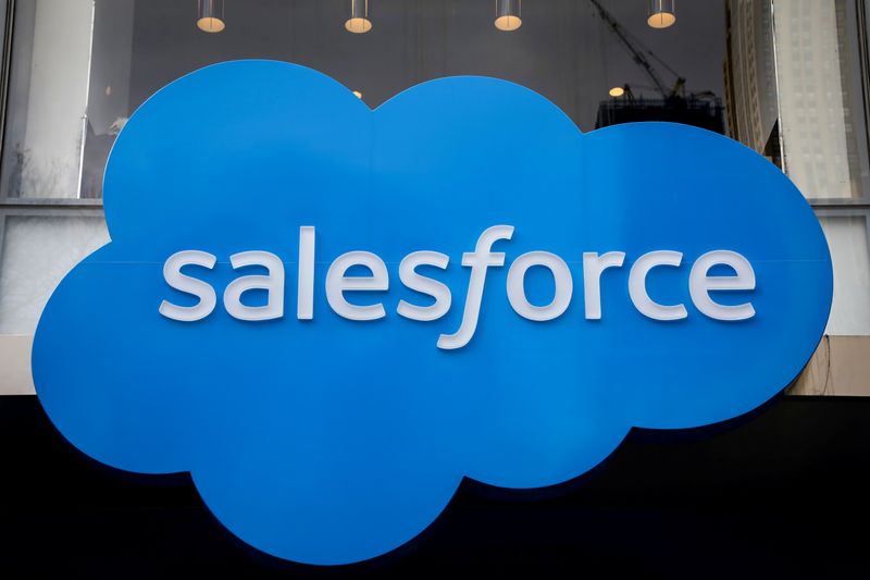 &copy; Reuters. FILE PHOTO: The company logo for Salesforce.com is displayed on the Salesforce Tower in New York