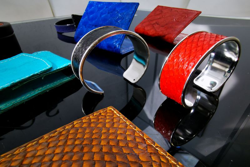 © Reuters. French company turns throwaway salmon skin into leather