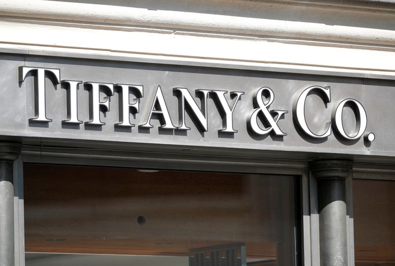 © Reuters. Tiffany & Co. logo outside a store in Paris