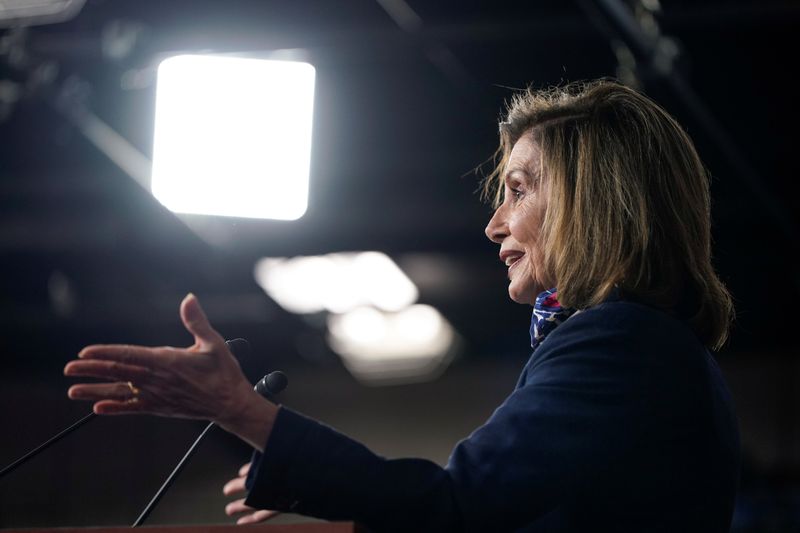 © Reuters. Speaker of the House Nancy Pelosi (D-CA) speaks to the media on Capitol Hill in Washington