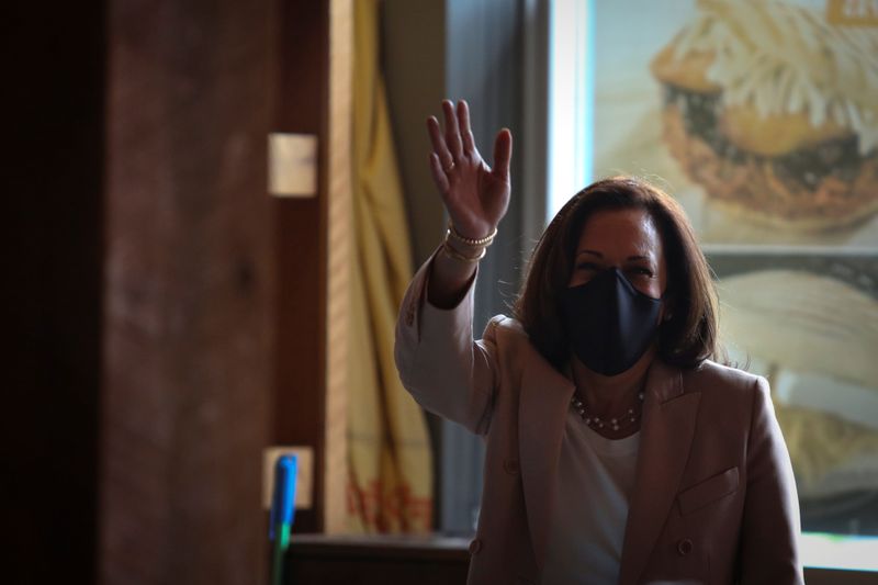 &copy; Reuters. Democratic U.S. vice presidential nominee Senator Kamala Harris campaigns in Miami