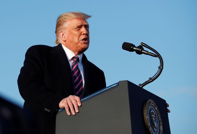 &copy; Reuters. U.S. President Donald Trump holds a campaign rally at Bemidji Regional Airport in Bemidji, Minnesota