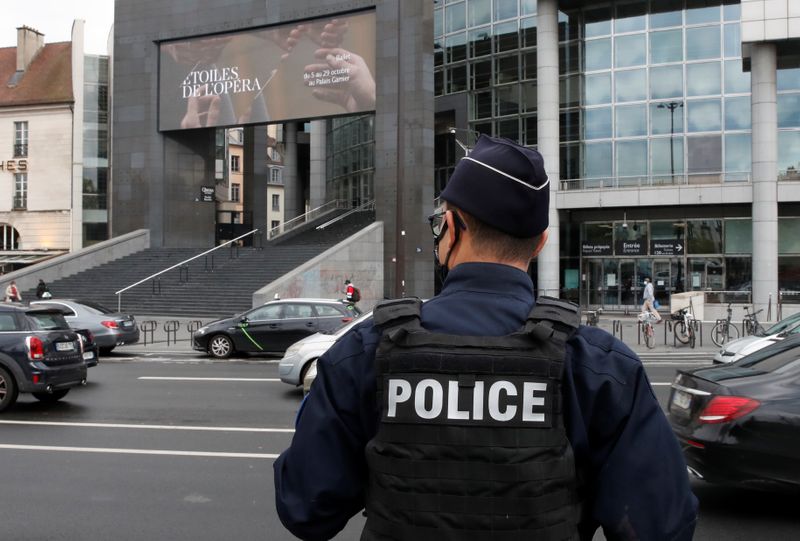 &copy; Reuters. Police operation ongoing near the former offices of Charlie Hebdo, in Paris