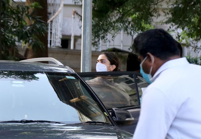 © Reuters. Bollywood actress Deepika Padukone leaves a guesthouse after she was questioned by NCB officials in Mumbai