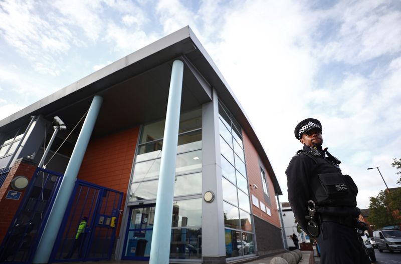&copy; Reuters. FOTO DE ARCHIVO: La comisaría donde un policía fue muerto a tiros en Croydon, al sur de Londres, Reino Unido, el 25 de septiembre de 2020
