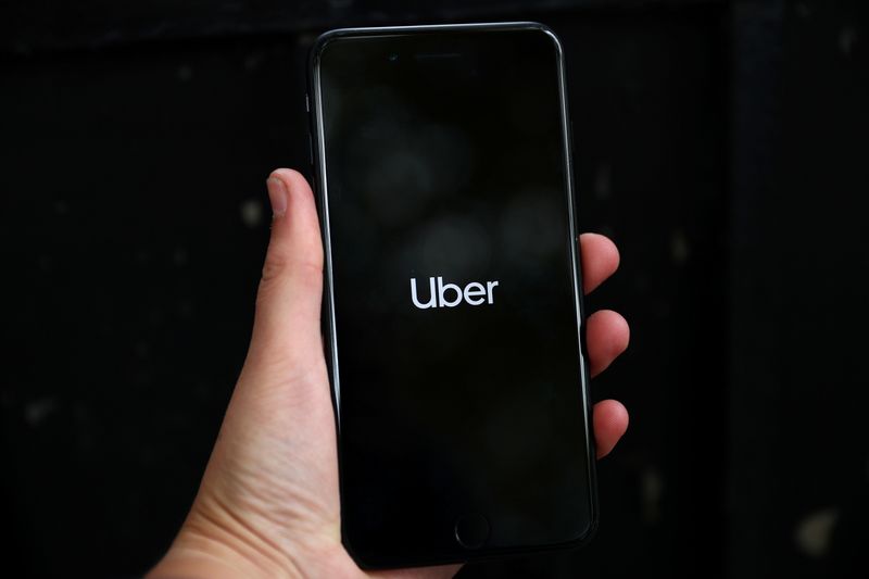 &copy; Reuters. FILE PHOTO: Uber&apos;s logo is displayed on a mobile phone in London
