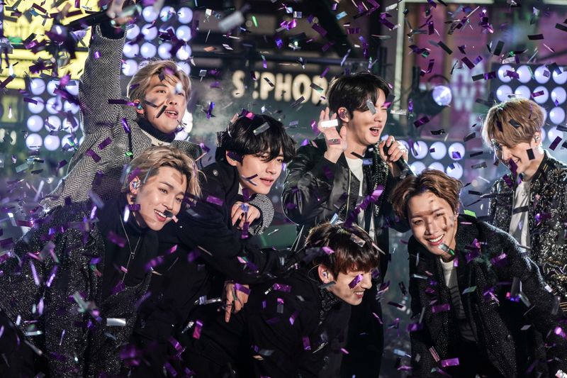 &copy; Reuters. FILE PHOTO: BTS performs during New Year&apos;s Eve celebrations in Times Square in the Manhattan borough of New York