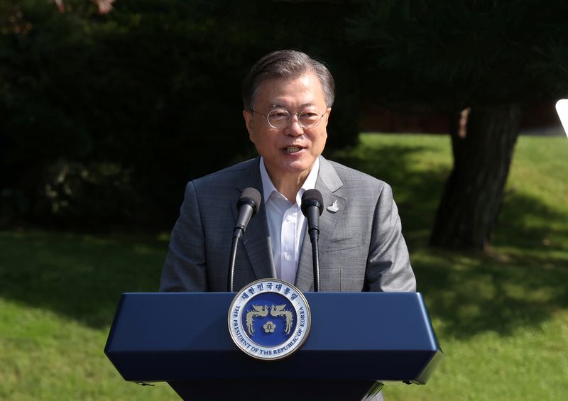 &copy; Reuters. 南北間の軍事ホットライン、再開必要＝韓国大統領