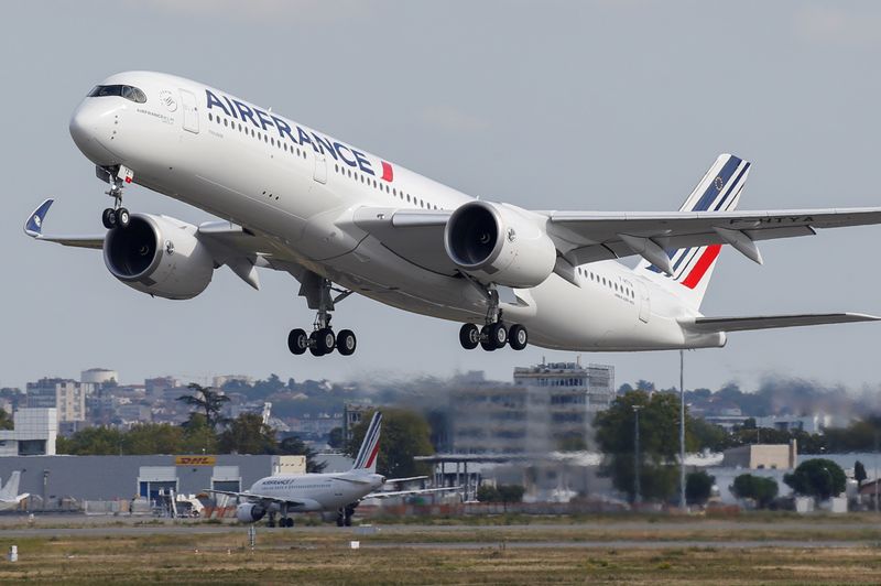 © Reuters. AIR FRANCE-KLM EN LIGNE DE FRONT FACE AUX