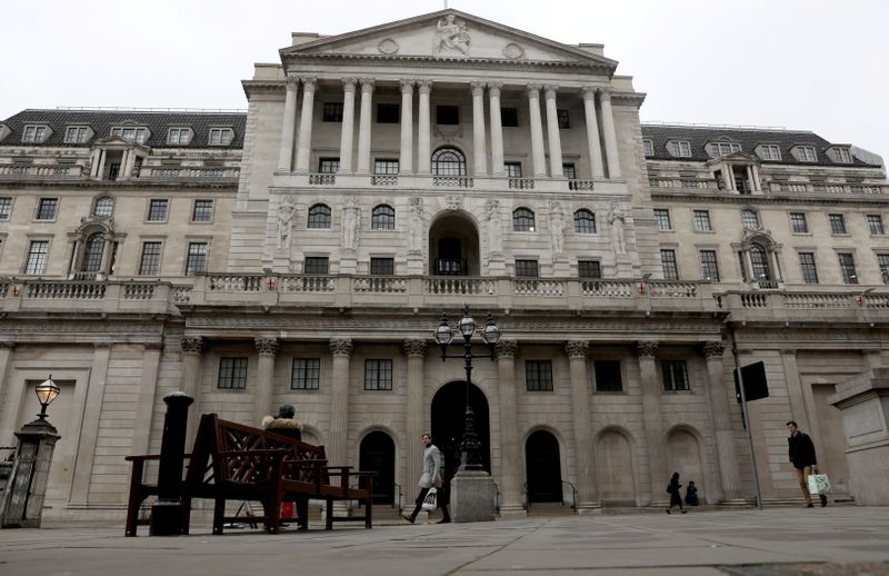 &copy; Reuters. People walk in front of the Bank of England, as the number of coronavirus disease (COVID-19) cases grow around the world, in London