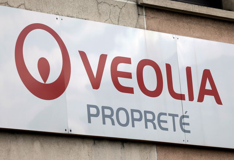 &copy; Reuters. FILE PHOTO: The logo of Veolia