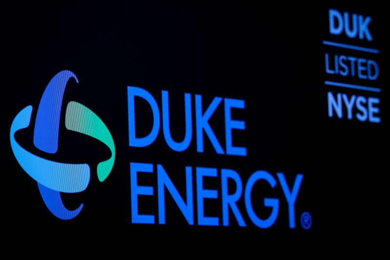 &copy; Reuters. FILE PHOTO: The company logo and ticker for Duke Energy Corp. is displayed on a screen on the floor of the NYSE in New York