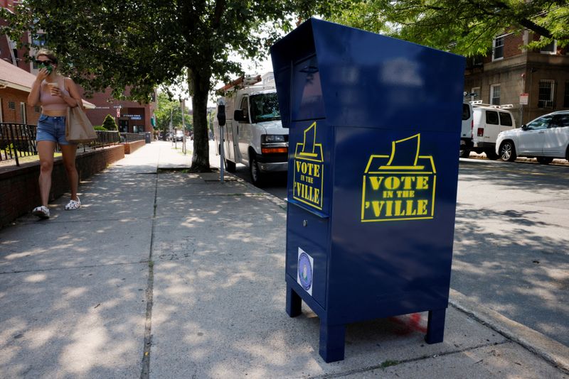 &copy; Reuters. FILE PHOTO: A box to drop off ballots stands on a sidewalk in Somerville