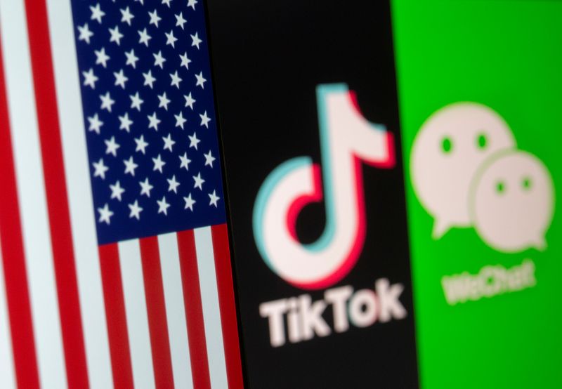 &copy; Reuters. U.S. flag is seen on a smartphone in front of displayed Tik Tok and WeChat logos in this illustration