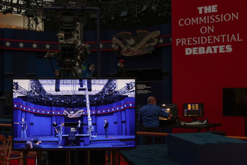 &copy; Reuters. Workers prepare for the first presidential debate between U.S. President Trump and Democratic nominee Biden in Cleveland, Ohio