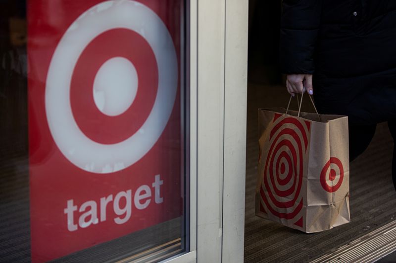 &copy; Reuters. A shopper carries a Target paper bag in the Manhattan borough of New York City
