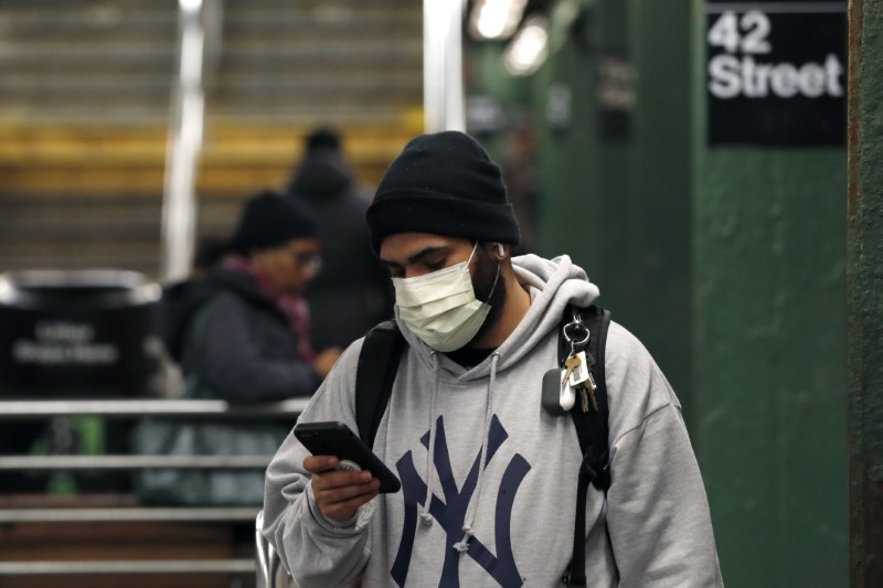 © Reuters. A man wearing a face mask uses his phone in the Times Square subway station, as people react to coronavirus disease (COVID-19) in New York
