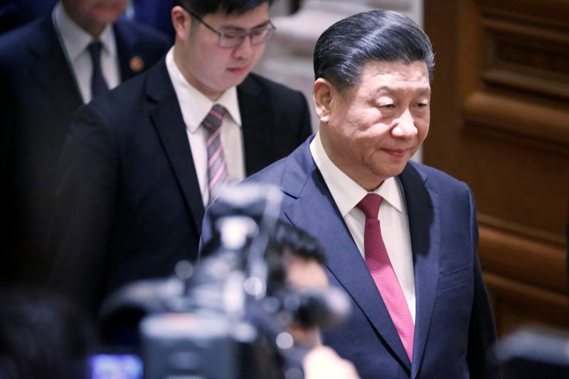 &copy; Reuters. FOTO DE ARCHIVO: El presidente de China, Xi Jinping, en el Palacio Presidencial, en Naypyitaw, Myanmar