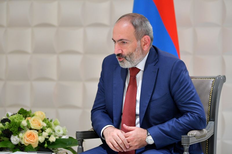 © Reuters. رئيس وزراء أرمينيا: مسؤولون عسكريون كبار من تركيا في أذربيجان لتوجيه القتال