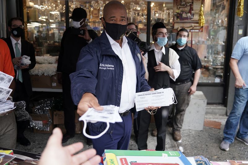 &copy; Reuters. ニューヨーク市、マスク着用拒否に罰金　感染再拡大受け