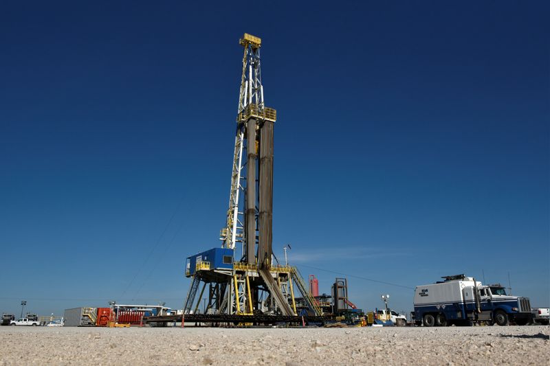 &copy; Reuters. A drilling rig on a lease owned by Oasis Petroleum performs logging operations in the Permian Basin near Wink