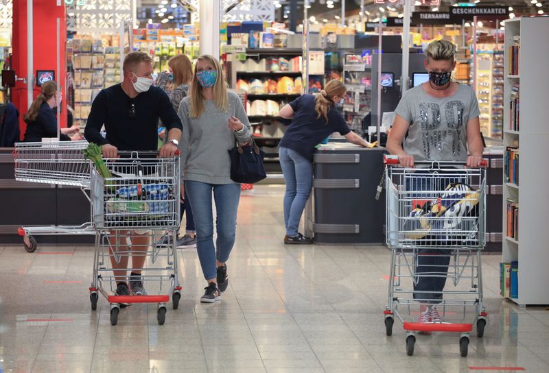 &copy; Reuters. FILE PHOTO: Outbreak of the coronavirus disease (COVID-19) near Bonn