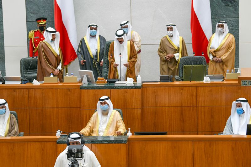 &copy; Reuters. Kuwait&apos;s new Emir Nawwaf al-Ahmad al-Sabah takes the oath of office