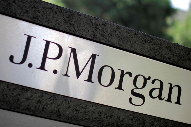 &copy; Reuters. Логотип JPMorgan Chase в Лос-Анджелесе