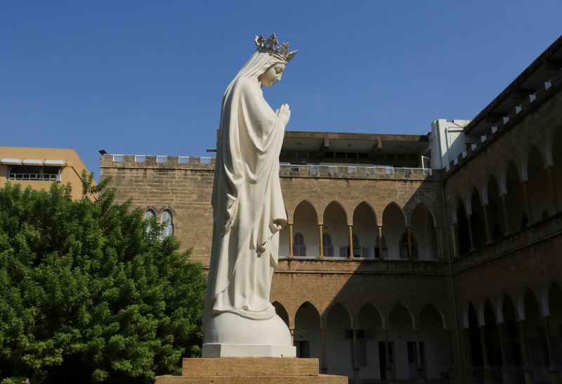 © Reuters. A view shows a statue of Virgin Mary at College Notre Dame de Nazareth which was damaged due to the explosion at the port area, in Beirut