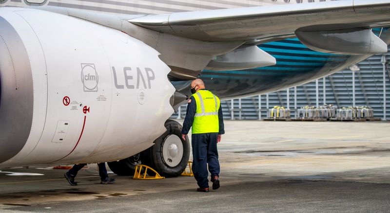 © Reuters. FAA Chief Steve Dickson conducts a pre-flight check of a Boeing 737 MAX aircraft in Seattle