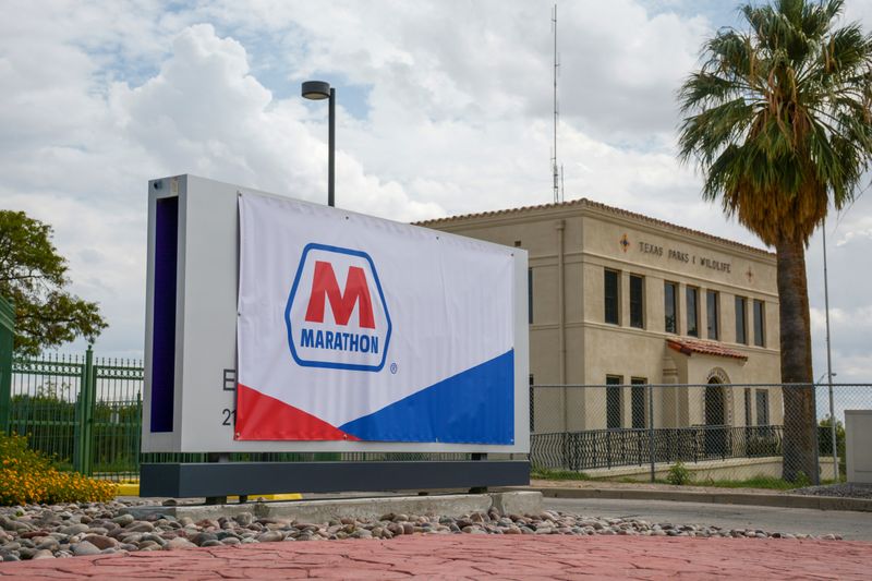 &copy; Reuters. A Marathon Petroleum banner covers an Andeavor sign outside the El Paso refinery in El Paso